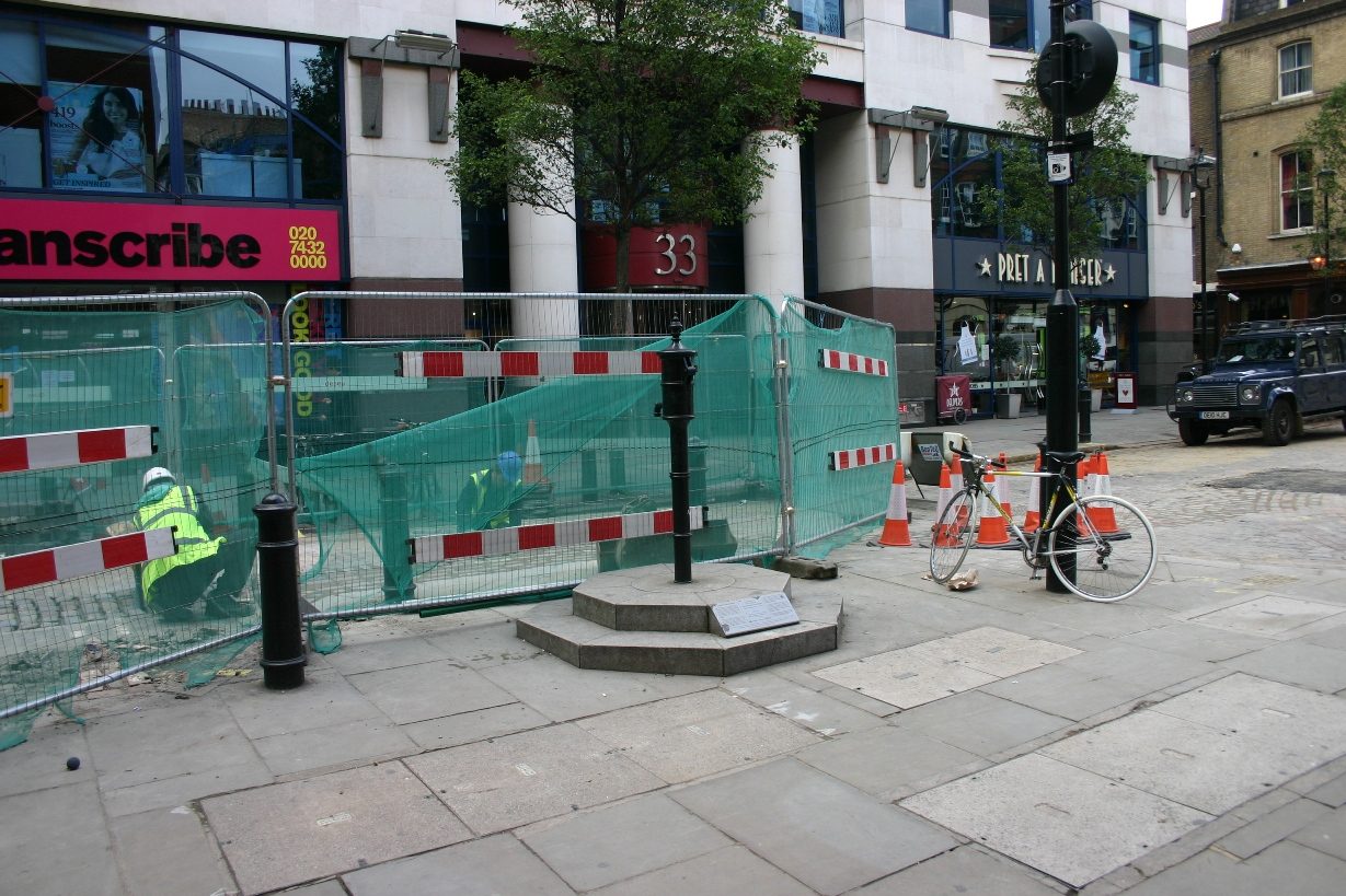 Broad Street Pump, London - 01.JPG